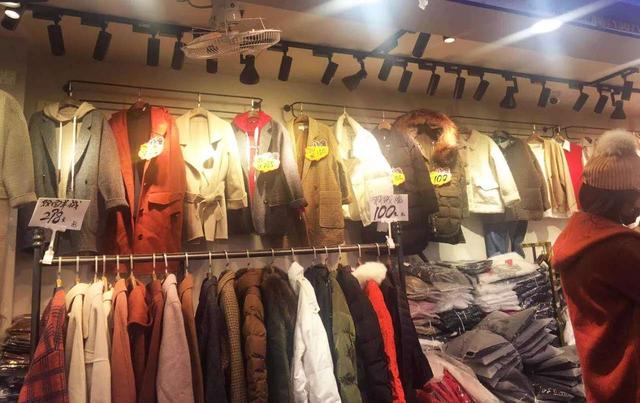 开服装店怎么找店铺(开服装店“店铺”该怎么选，想做实体的小伙伴们应做到的选址技巧)