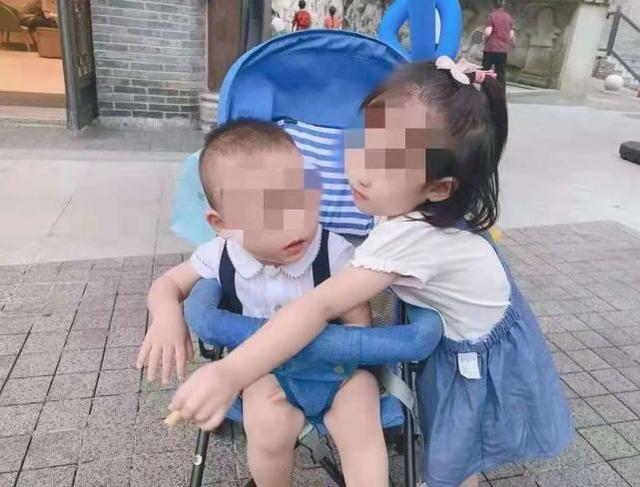 俩幼童坠亡(重庆两幼童同时坠亡！生父涉嫌故意杀人被捕：行凶早有预谋)