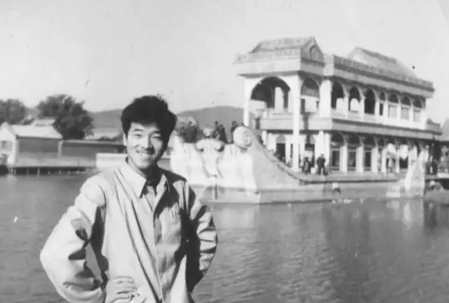 俞敏洪挨骂(被嘲笑、被抢劫，59岁去直播，