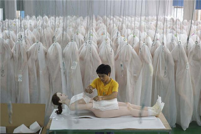 情趣用品实体娃娃(硅胶娃娃在中国：性、财富和限制)