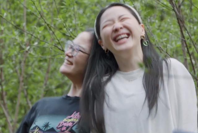 金婧综艺节目(《向往5》金靖戏太多，肉还没嚼就大呼好吃，彭昱畅才是真捧场)