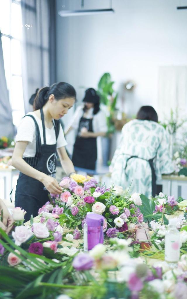 如何加盟花店,点击了解更多信息(花店系列|如何轻松开一家又美又挣钱的花店)