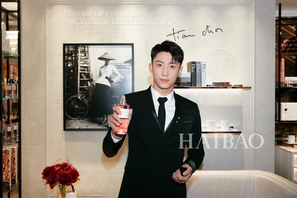 附近迪奥香水专卖店(迪奥 (Dior) 香氛世家北京SKP限时精品店盛大启幕，黄景瑜、万宝宝，雷宛萤出席)