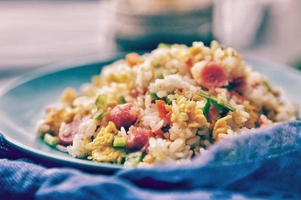 蛋炒饭的做法(家常蛋炒饭)