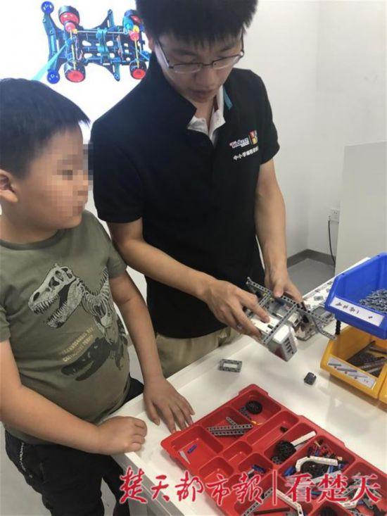 少儿编程课是学什么的(一年收费过万 少儿编程到底学些啥)