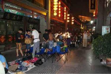 夜市地摊卖什么赚钱(夜市摆摊卖什么最火爆？推荐五个赚钱项目)