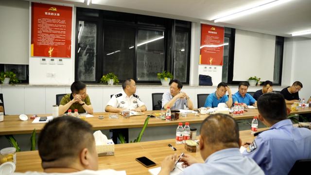来某某失踪案怎么碎尸冲到化粪池的(“来某某失踪案”监控画面公布！嫌疑人系驾驶员，警方抽查了38车粪水发现遇害女子组织)