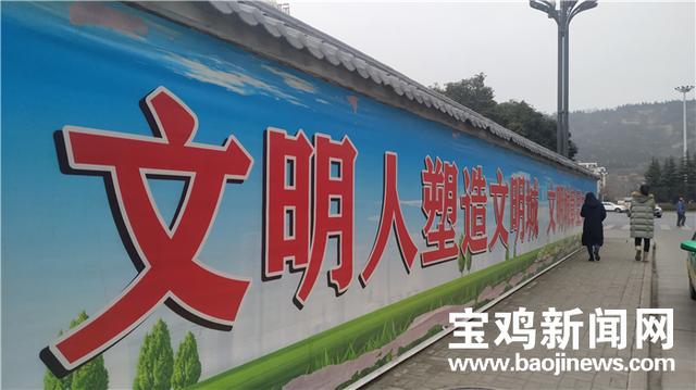 路牌上的广告词有哪些(文明宣传氛围浓 但有些宣传牌需“擦亮”)