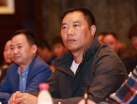 申通老板 创始人陈德军(申通管理层换届，陈德军继续担任董事长，去年四季度扭亏为盈)