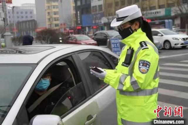 中国教育电视台果实网山西入口(山西忻州第一位站上岗台的女交警：心“仪”交管26年)