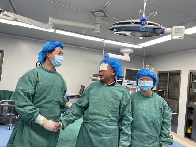 李开明(四川省脱贫攻坚先进个人李开明：传帮带为彝区留下“带不走”的医疗队)