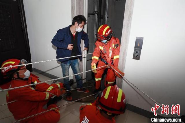 湖北电梯吃人赔多少钱(老旧电梯安全事故引关注，电梯有退休年龄吗？)