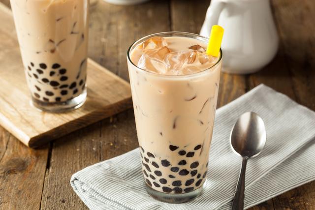 现在开奶茶店前景如何(开奶茶店的年轻人：甜蜜梦想和残酷现实)