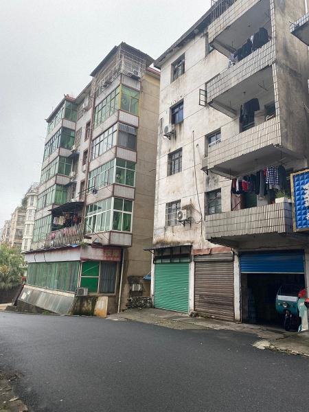 新版微信拉群不说话有提示吗(11岁小学生坠楼之谜：一个孩子的内心黑洞)