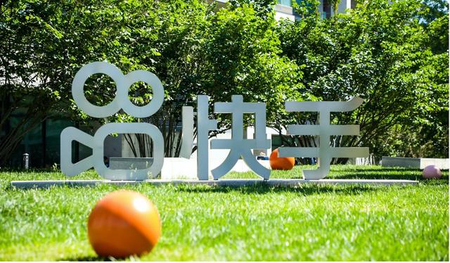 快手是啥时候出来的(快手站在新的十字路口)