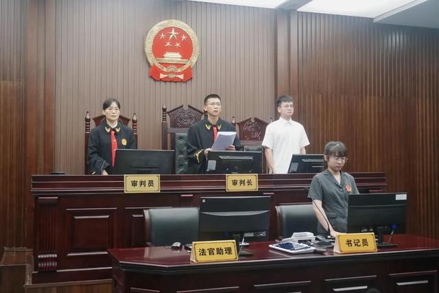 把持刀抢劫的杀了(温州一男子持刀抢劫珠宝店杀1人，一审被判死刑)