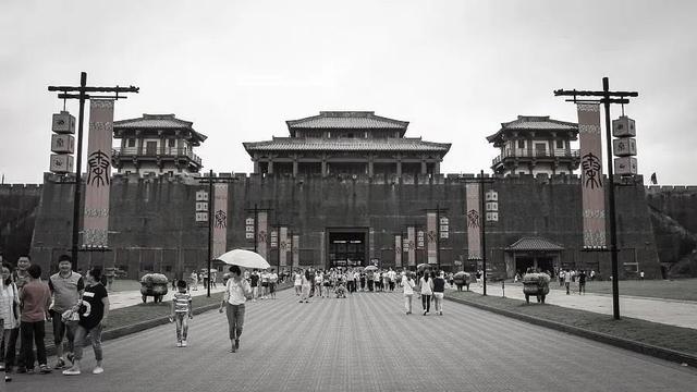 qq群怎么转让给管理员(娱乐圈打工人，在边缘进出无门)