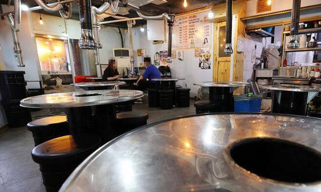 韩国食品批发市场(韩国最大水产批发市场因疫情被迫停业，经营户苦不堪言)