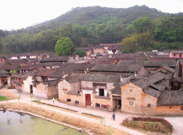 目前赚钱的小本生意(3个本小利大回本快的生意，只要能吃苦，年利润可达40万)