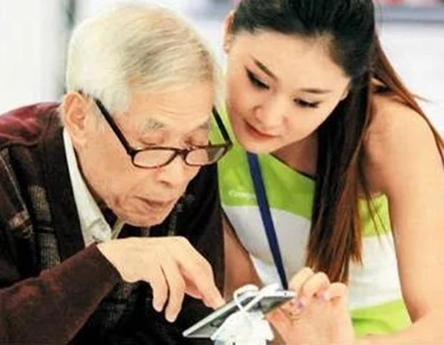 微信交电费后多久恢复供电(老年人怎样使用手机里的微信支付功能缴纳电费，具体要怎么操作？)