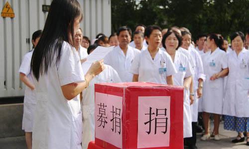 马化腾女儿近照曝光旗袍风图片(马化腾豪气，捐5亿后，“三出手”再捐10亿)