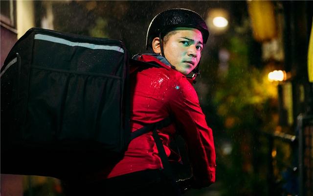 现在送外卖赚钱吗(现在很多年轻人选择送外卖，送外卖真的赚钱吗？什么原因造成的？)
