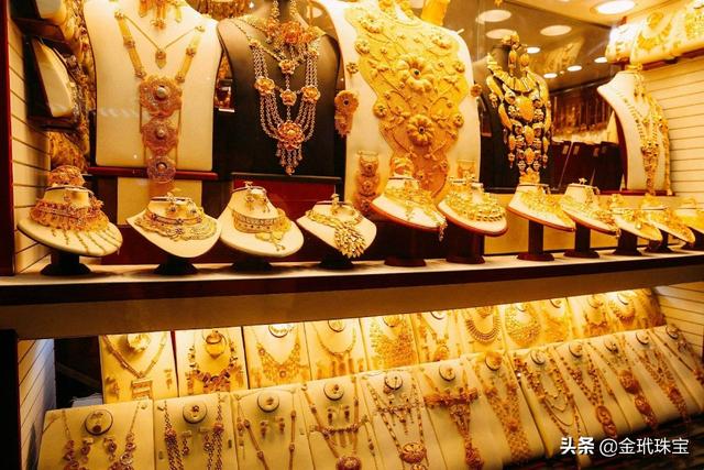 快速鉴定是不是金子项链(想要快速鉴定黄金的真假，这几个小妙招或许对你有所帮助)