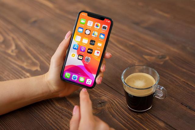 苹果受供应链拖累，iPhone13减产1000万台？分析师否认观点(苹果减产1000万台)