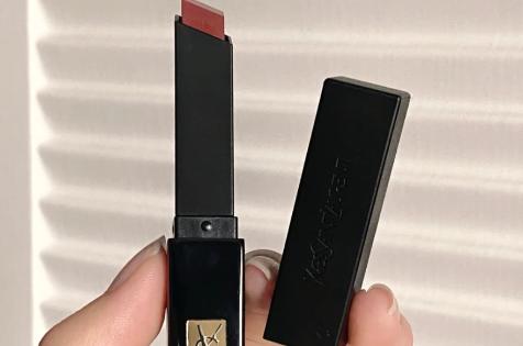 圣罗兰口红最火的色号302(新品的one pick一定是ysl小黑条302，日常温暖豆沙色)