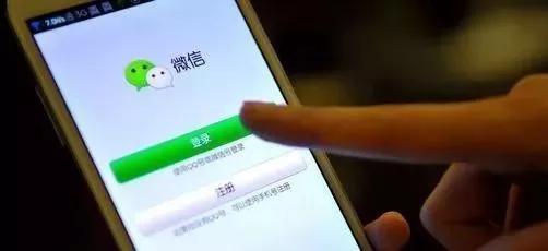 微信被拉黑后怎么看对方朋友圈(如何辨别被微信好友删除，还是拉黑？查看对方朋友圈一目了然)
