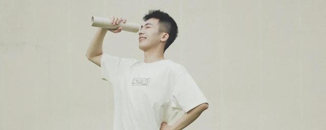 男士t恤衫xl是多大码(165男生穿多少码衣服，小个子男生掌握三个搭配知识，时髦又显高)