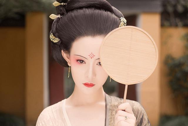 品牌衣服批发厂家直销代理(想开汉服店，资金有限，那就来做个汉服代理吧，可以批发拿货)