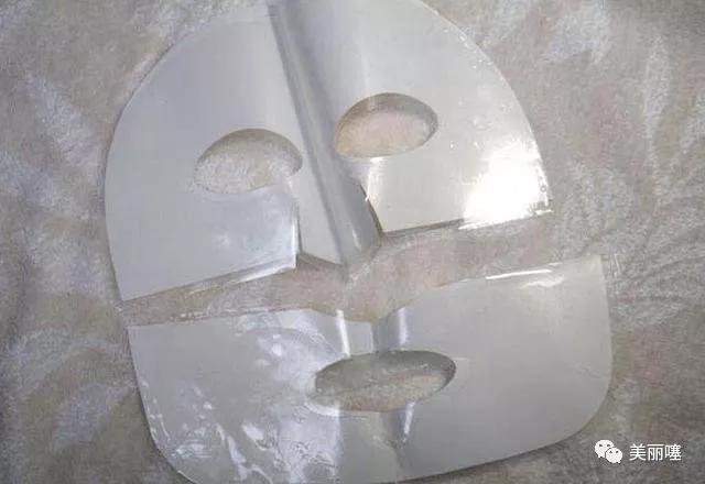 面膜那个纸有什么用(面膜中那层塑料纸到底有啥用？多数人直接扔掉，难怪敷了也没效果)