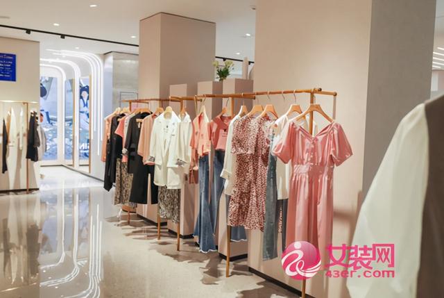 欧日韩女装批发货源(日韩风格女装品牌有哪些 商场常见日韩风女装品牌推荐)