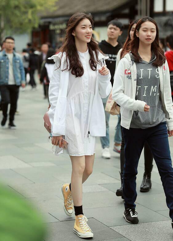 高帮匡威怎么穿(高帮匡威帆布鞋好搭不挑人)