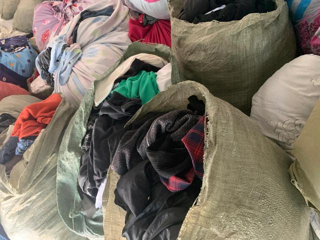 回收旧衣服生意靠谱吗百度知道(“旧衣服回收”真实能赚多少钱？满满的“套路”让你不寒而栗)