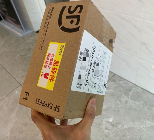 后化妆品真假(水货、翻新、后封机猖獗！手把手教你如何鉴别手机)