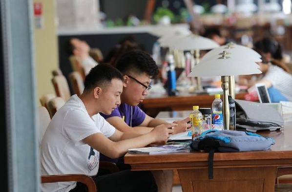 男生职业排行榜(理想男友职业排名出炉，教师仅在第五位，公务员都比不过第一名)