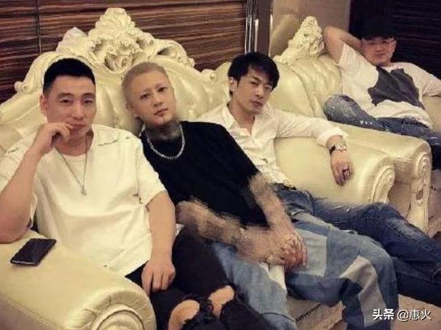 快手方丈让谁打了(辛巴与方丈彻底决裂，专场怒骂方丈假仗义太阴险，刷几千万养不起)