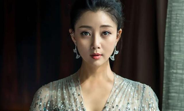 位上是什么意思(“离婚后至今单身”的15位女星，各有各的心酸，有人差点自杀)