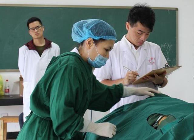 专业就业前景排行榜(医学类专业就业前景排名，临床医学地位下降，护理学仅排第8)