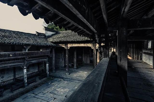 唯品会夏季女装小花衫(许昌知名老艺人简介)