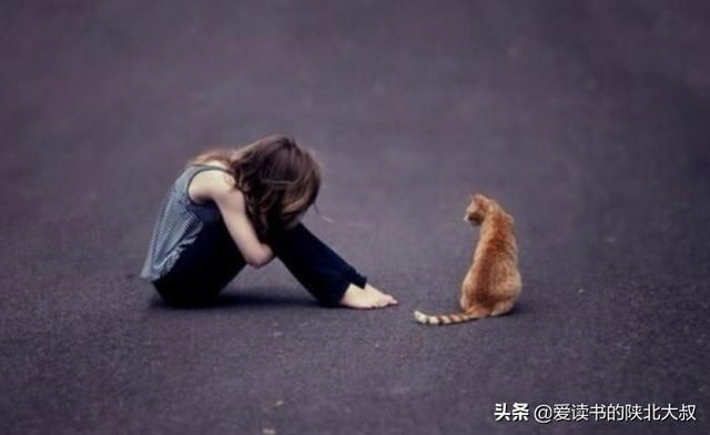 女子遭家暴7年却不愿离婚农民(女子被家暴七年不愿离开，没有自我意识的人注定会被伤害)