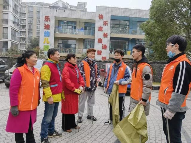 淘管家app:马鞍山市红十字淘管家志愿服务队进社区 助力文明创建大扫​除