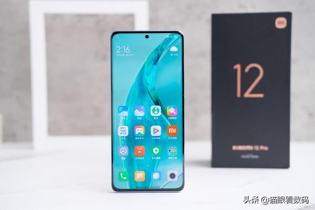 小米手机屏幕尺寸对照表(小米12系列横向对比 三款新机配置不同，该怎么选？)