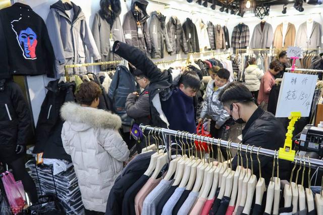 服装品牌授权电商(衣服全是“假货”？继“南极人”之后，这4家品牌也在卖吊牌赚钱)