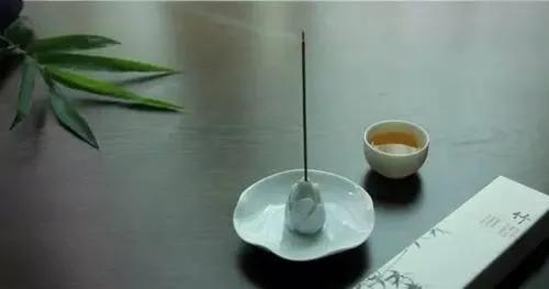 日常生活的句子短句(20个随心随性的禅意句子，风轻云淡、随遇而安的生活文案)