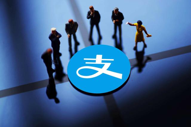手机里的零钱通怎么用(乘坐公交不用现金，如何使用手机支付)