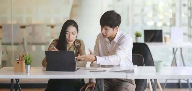 怎样推销自己的产品更容易让人接受(做销售，如何打造一套属于自己的产品介绍模板？)