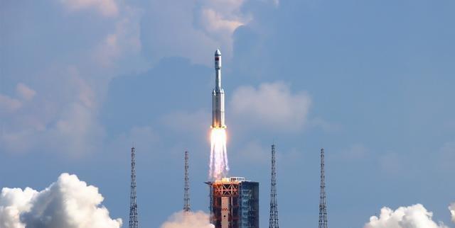 载人火箭速度(中国500吨固体火箭测试成功，登月已不远，美国搞不懂怎么做到的)
